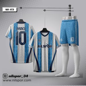 Mavi beyaz geleneksel motif desenli futbol forması, şort ve çorap takımı