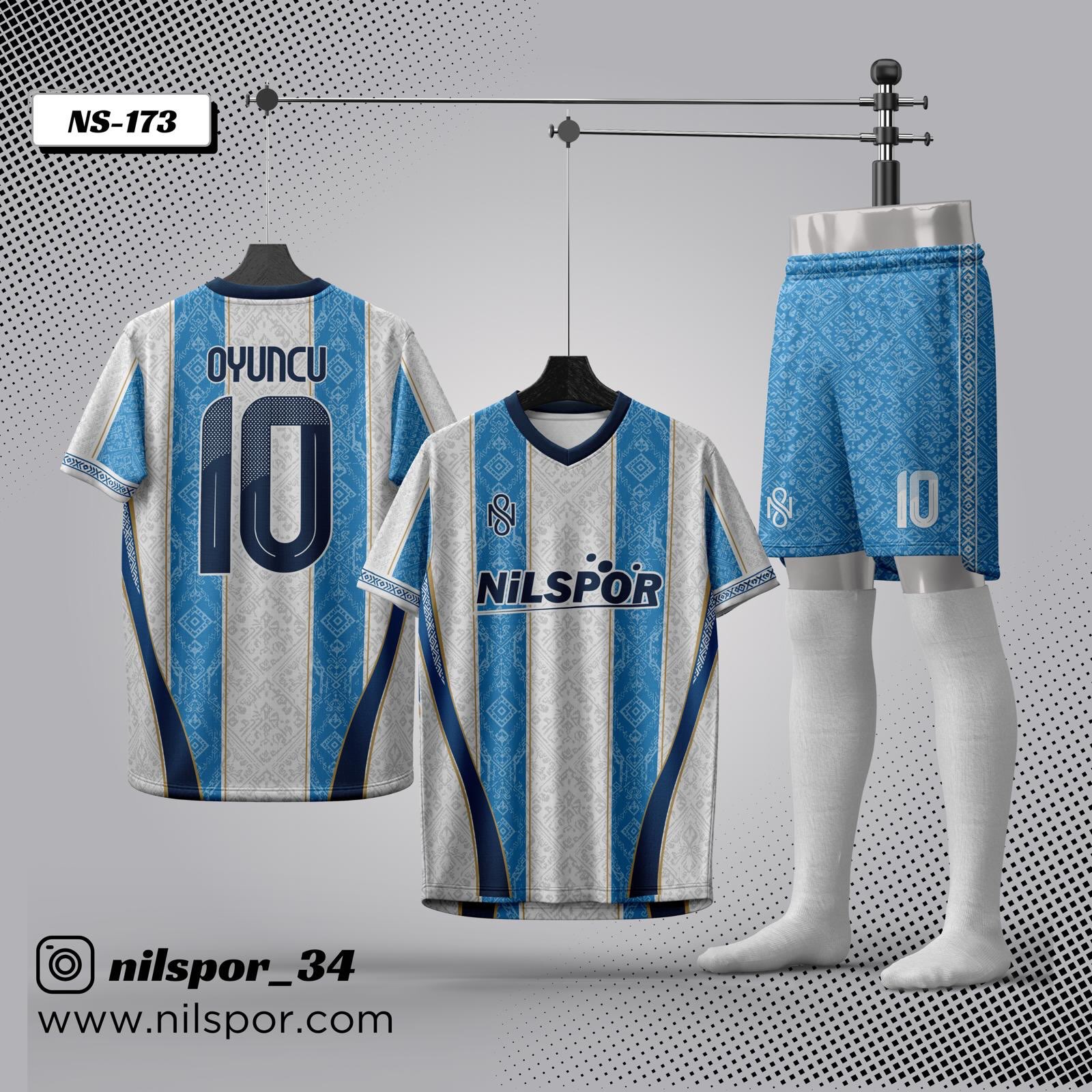 Mavi beyaz geleneksel motif desenli futbol forması, şort ve çorap takımı